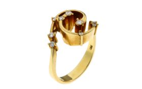 Ring 6.95g 750/- Gelbgold mit 9 Diamanten zus. ca. 0.18 ct.. Ringgroesse ca. 54