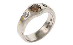 Ring 17.93g 950/- Platin mit Diamant ca. 0.75 ct. und 2 Diamanten zus. ca. 0.40 ct.. Ringgroesse ca.