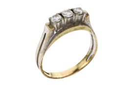 Ring 5.95g 585/- Gelbgold und Weissgold mit 3 Diamanten zus. ca. 0.50 ct.. Ringgroesse ca. 63