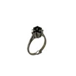 Ring 3.3g 585/- Weissgold mit 4 Diamanten zus. ca. 0.06 ct. und Saphir. Ringgroesse ca. 52