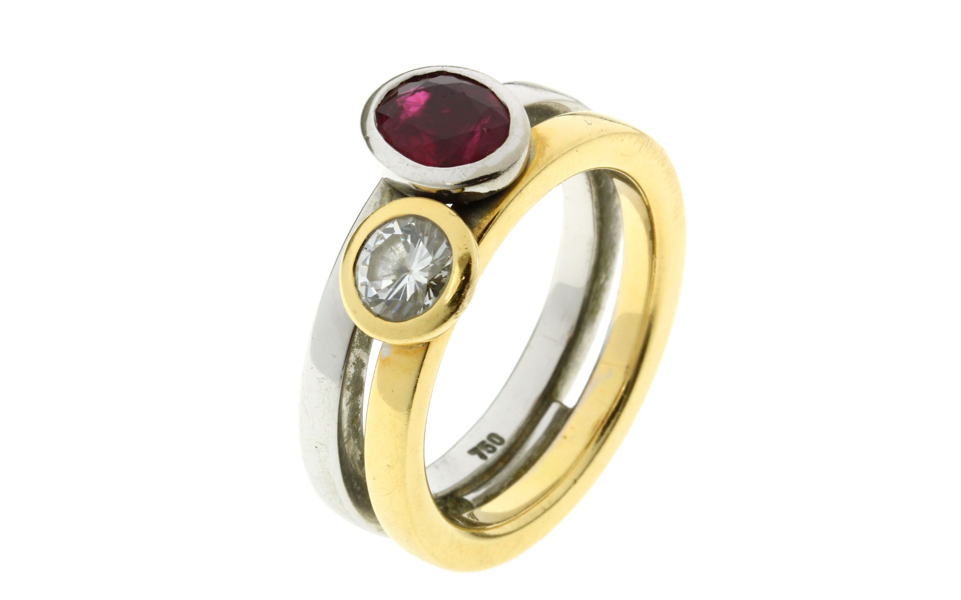 Ring 15.62g 750/- Gelbgold und Weissgold mit Diamant ca. 0.60 ct. G/si1 und Rubin. Ringgroesse ca. 6