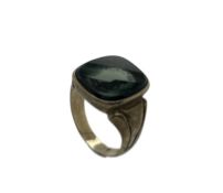 Ring 6.1g 333/- Gelbgold mit Stein. Ringgroesse ca. 60