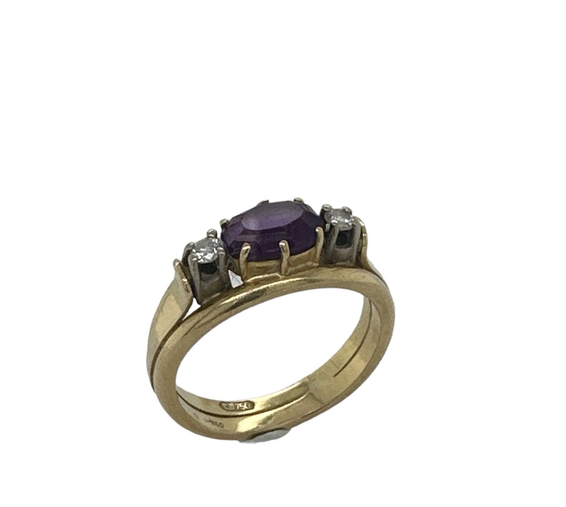 Ring 7.76g 750/- Gelbgold mit 2 Diamanten zus. ca. 0.10 ct. und Amethyst. Ringgroesse ca. 59