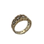 Ring 5.46g 585/- Gelbgold mit 5 Diamanten zus. ca. 0.25 ct.. Ringgroesse ca. 52