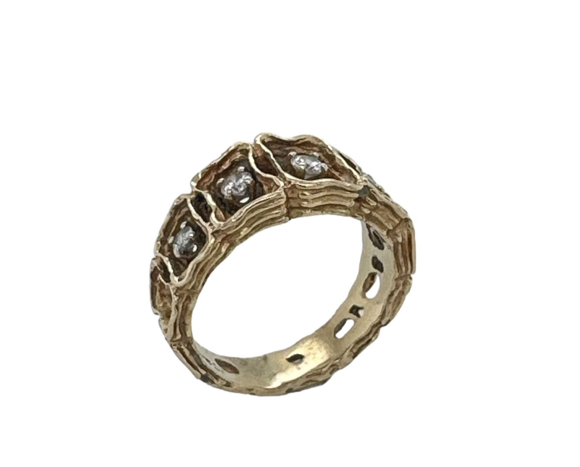 Ring 5.46g 585/- Gelbgold mit 5 Diamanten zus. ca. 0.25 ct.. Ringgroesse ca. 52