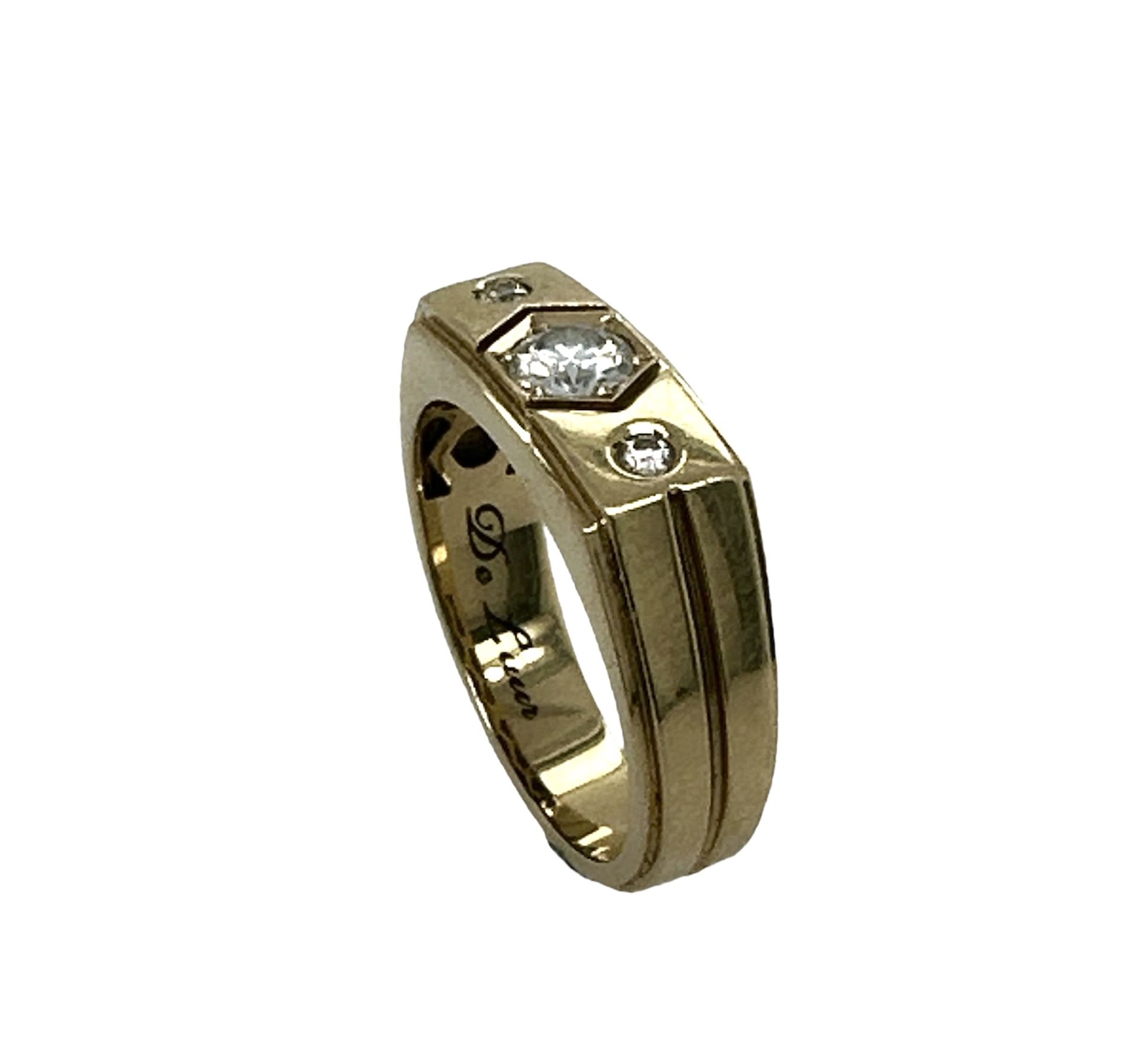 Ring 10.33g 750/- Gelbgold mit Diamant ca. 0.25 ct. und 2 Diamanten zus. ca. 0.10 ct.. Ringgroesse c