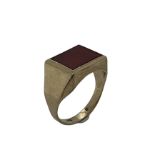 Ring 3.69g 333/- Gelbgold mit Stein. Ringgroesse ca. 60