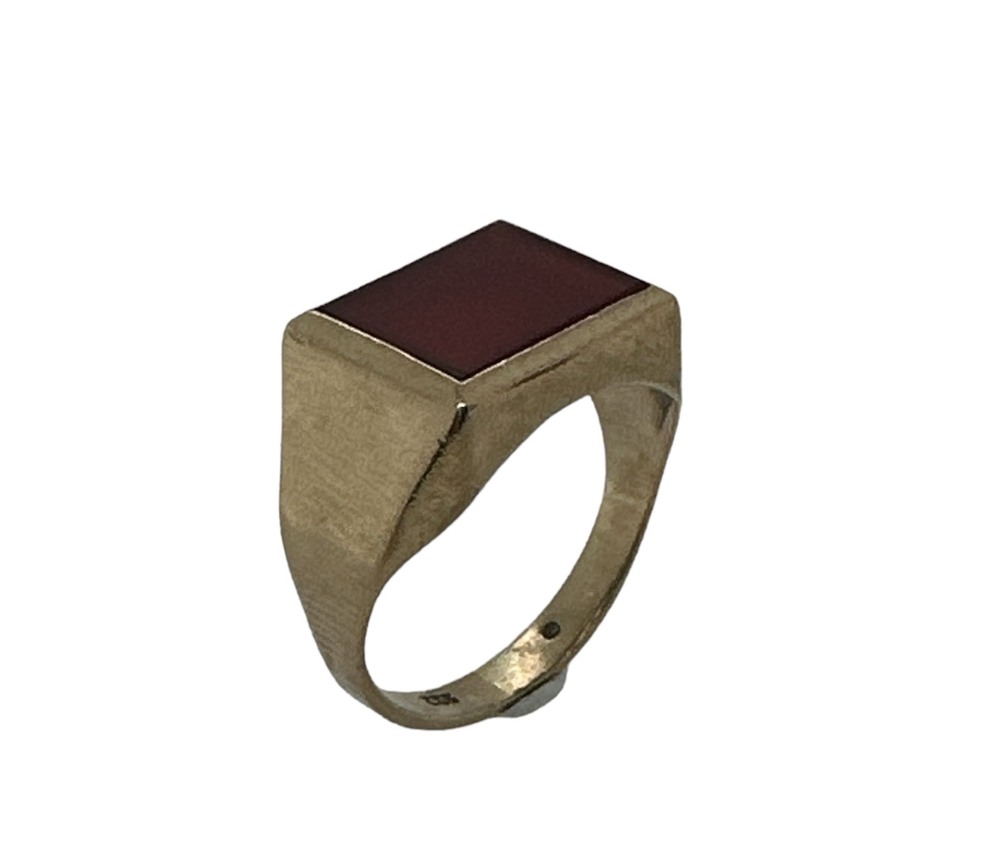 Ring 3.69g 333/- Gelbgold mit Stein. Ringgroesse ca. 60