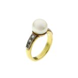 Ring 6.67g 750/- Gelbgold und Weissgold mit 6 Diamanten zus. ca. 0.10 ct. und Perle. Ringgroesse ca.