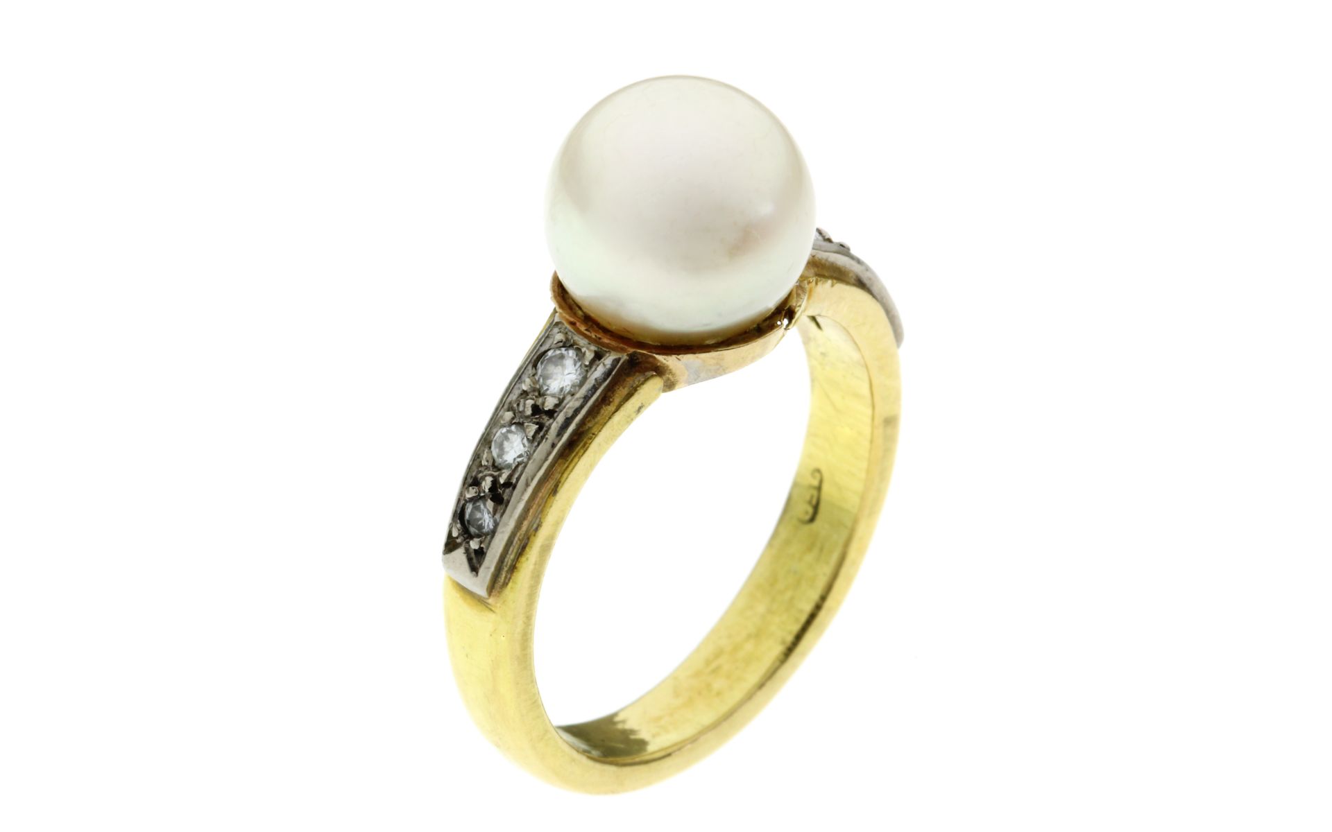 Ring 6.67g 750/- Gelbgold und Weissgold mit 6 Diamanten zus. ca. 0.10 ct. und Perle. Ringgroesse ca.