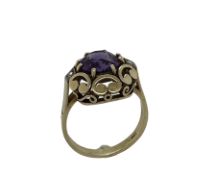 Ring 5.12g 585/- Gelbgold mit 2 Diamanten zus. ca. 0.03 ct. und Amethyst. Ringgroesse ca. 54