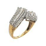 Ring 3,15g 375/- Gelbgold und Weissgold mit ca. 80 Diamanten zus. ca. 0,90 ct., Ringgroesse ca. 51