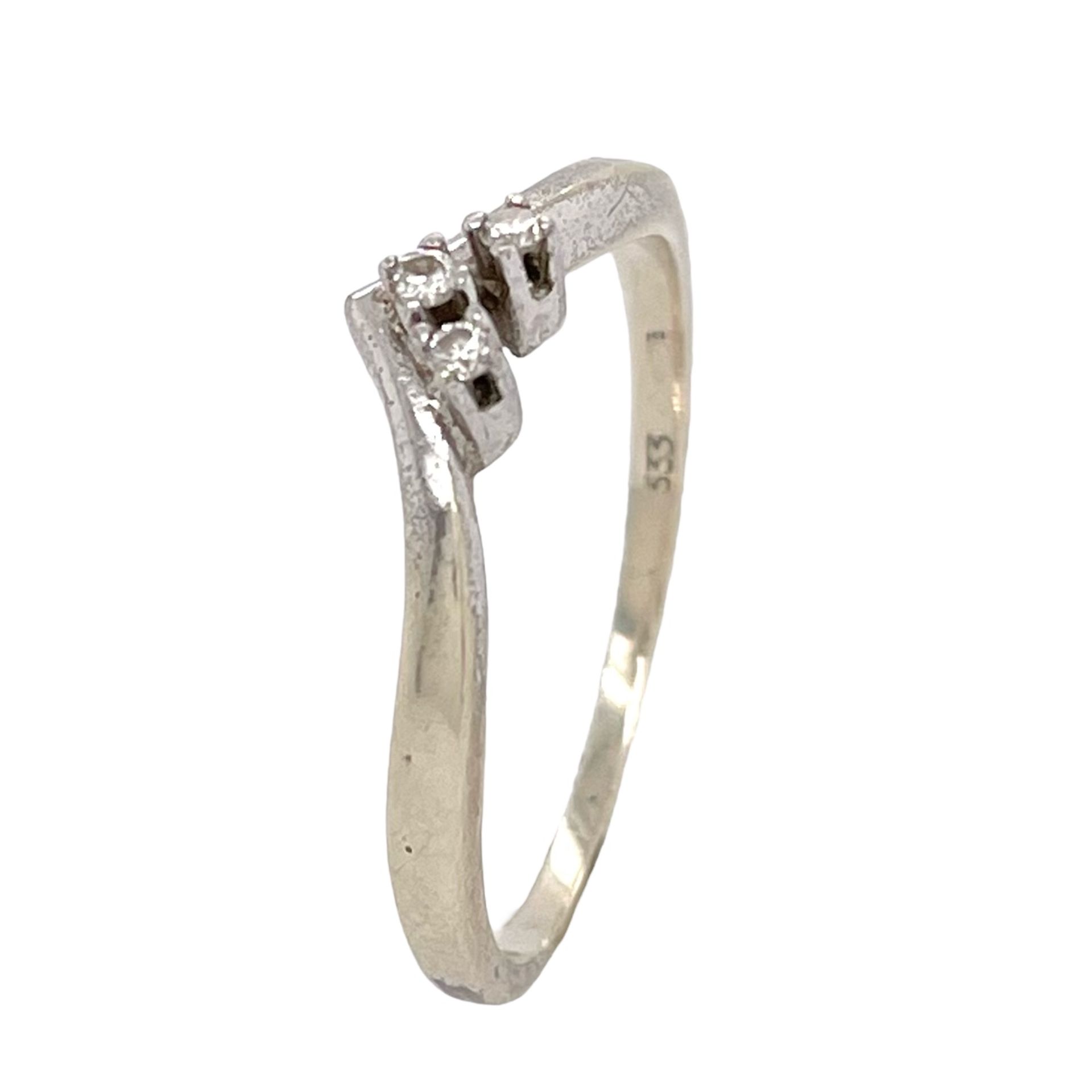 Ring 1,82g 333/- Weissgold mit 3 Diamanten zus. ca. 0,05 ct., Ringgroesse ca. 54