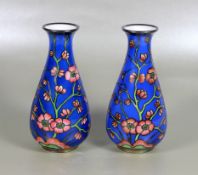 Paar Vasen mit Overlay