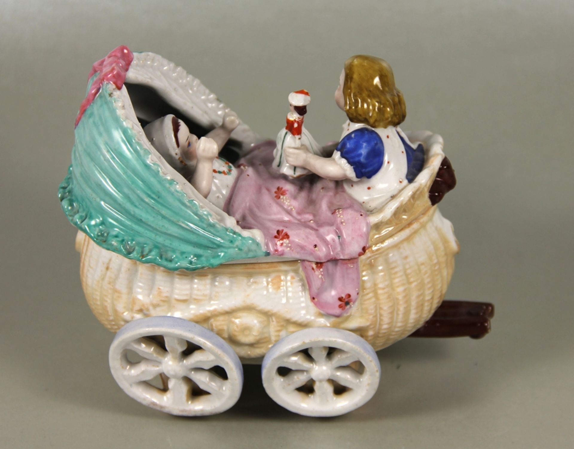 Porzellanfigur Kinderwagen - Image 2 of 4