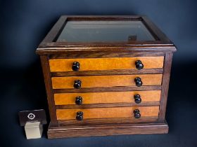 AN OAK FOUR DRAWER COLLECTORS CABINET. With glass top. Velvet lined drawers. 43 x 40 x 34cm