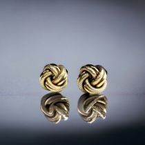 A PAIR OF LADIES 9CT GOLD 'KNOT' DESIGN STUF EARRINGS. Stamped 375. 12mm Diameter Approx 1.8g