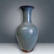 A CHINESE JUNYAO GLAZE STONEWARE VASE. Height - 23cm