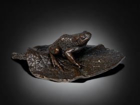 A VICTORIAN SILVER PLATE BRONZED FROG TABLE PAPERWEIGHT.