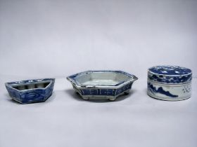 A COLLECTION OF QING DYNASTY CHINESE PORCELAIN. Including a blue & white painted lidded pot,