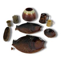 Sylvac Advocado Skin Vase, Fish plates and other Sylvac items. Vase number 4861. 9 items in total.