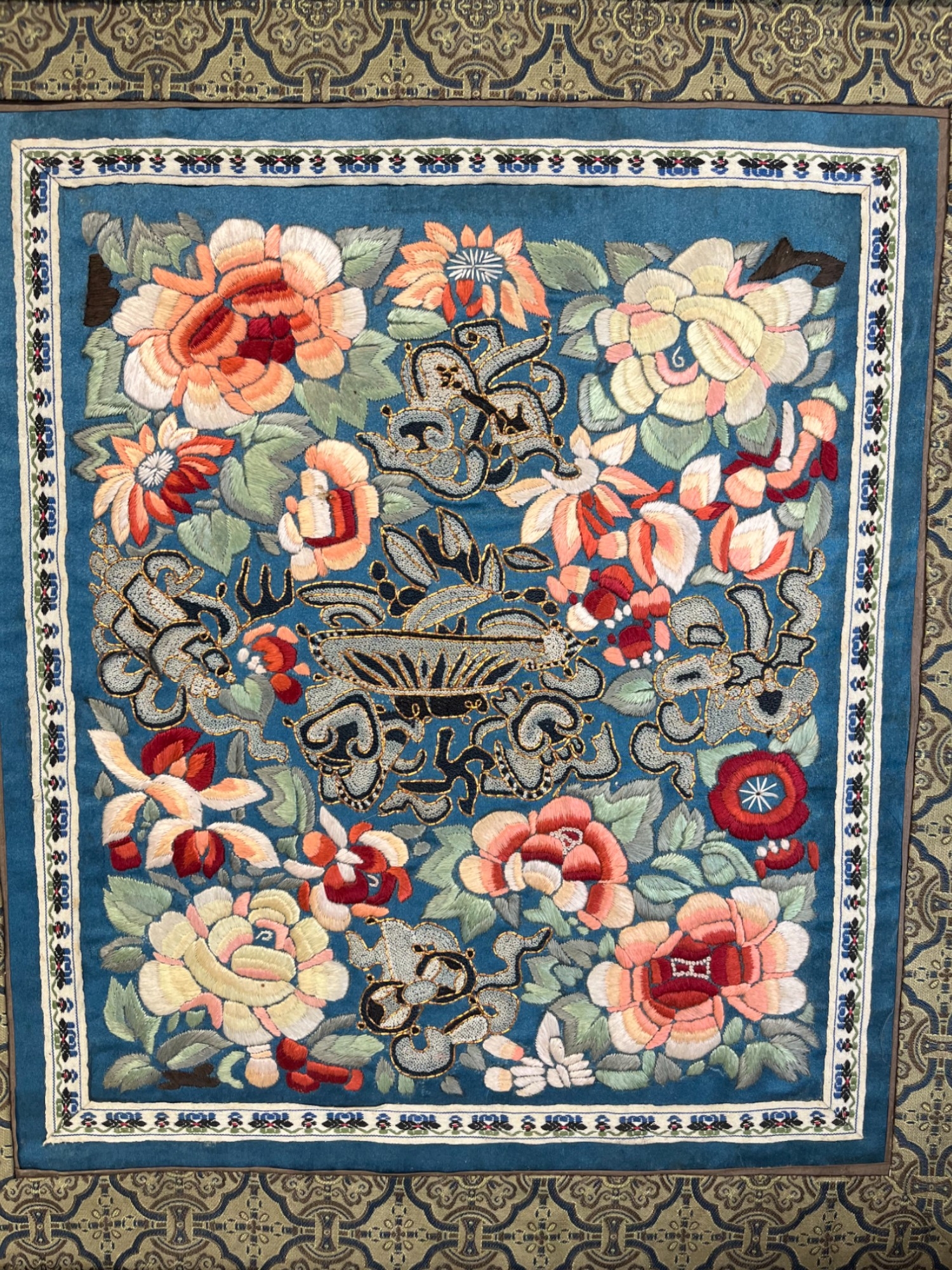 A Chinese silk embroidered panel. 20th century. 40x 36cm - Image 2 of 3