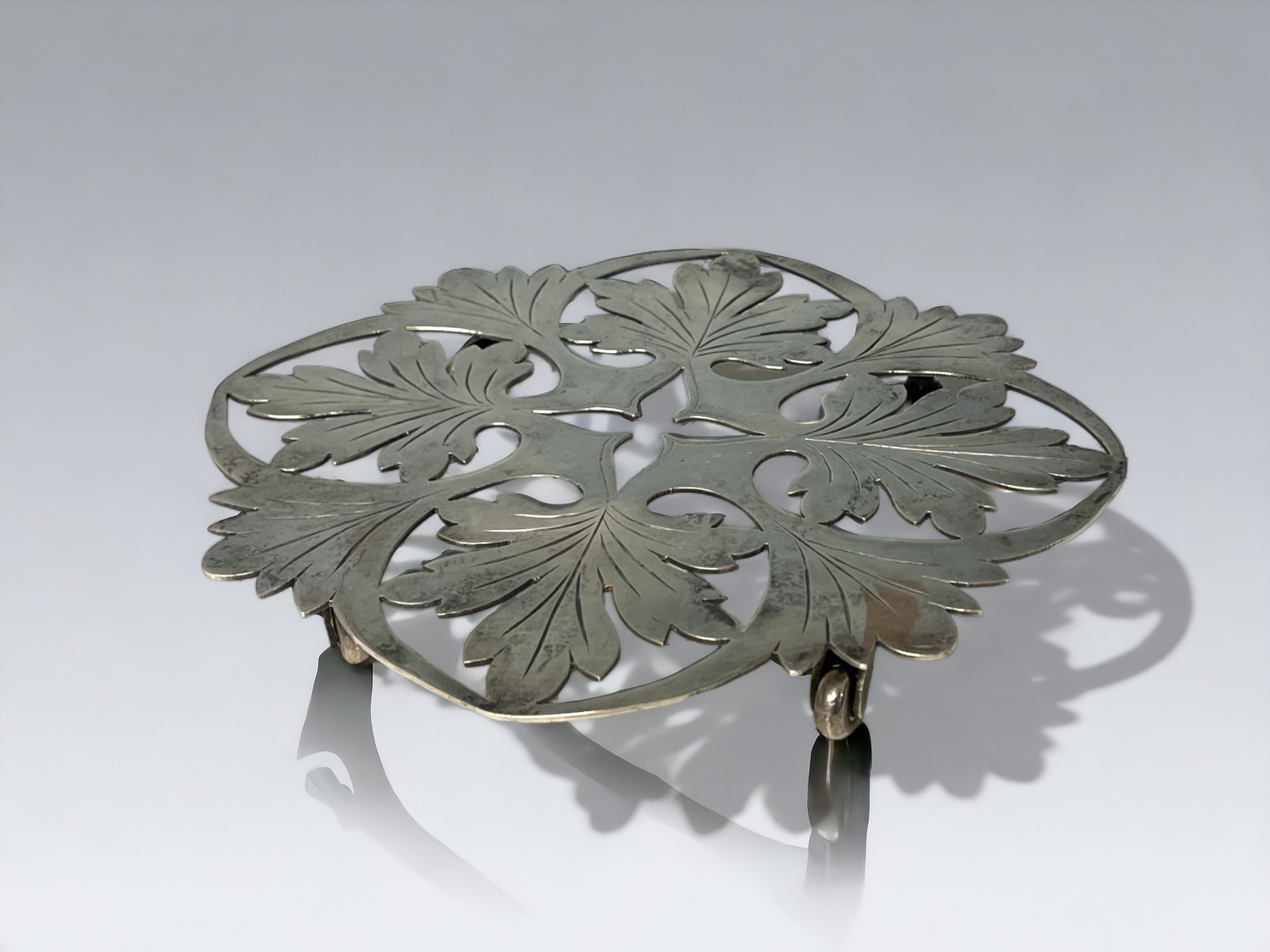 AN UNUSUAL SILVER PLATE FRENCH TRIVET / TABLE COASTER. By Boulenger Adolphe, Paris. Modernist - Image 2 of 5