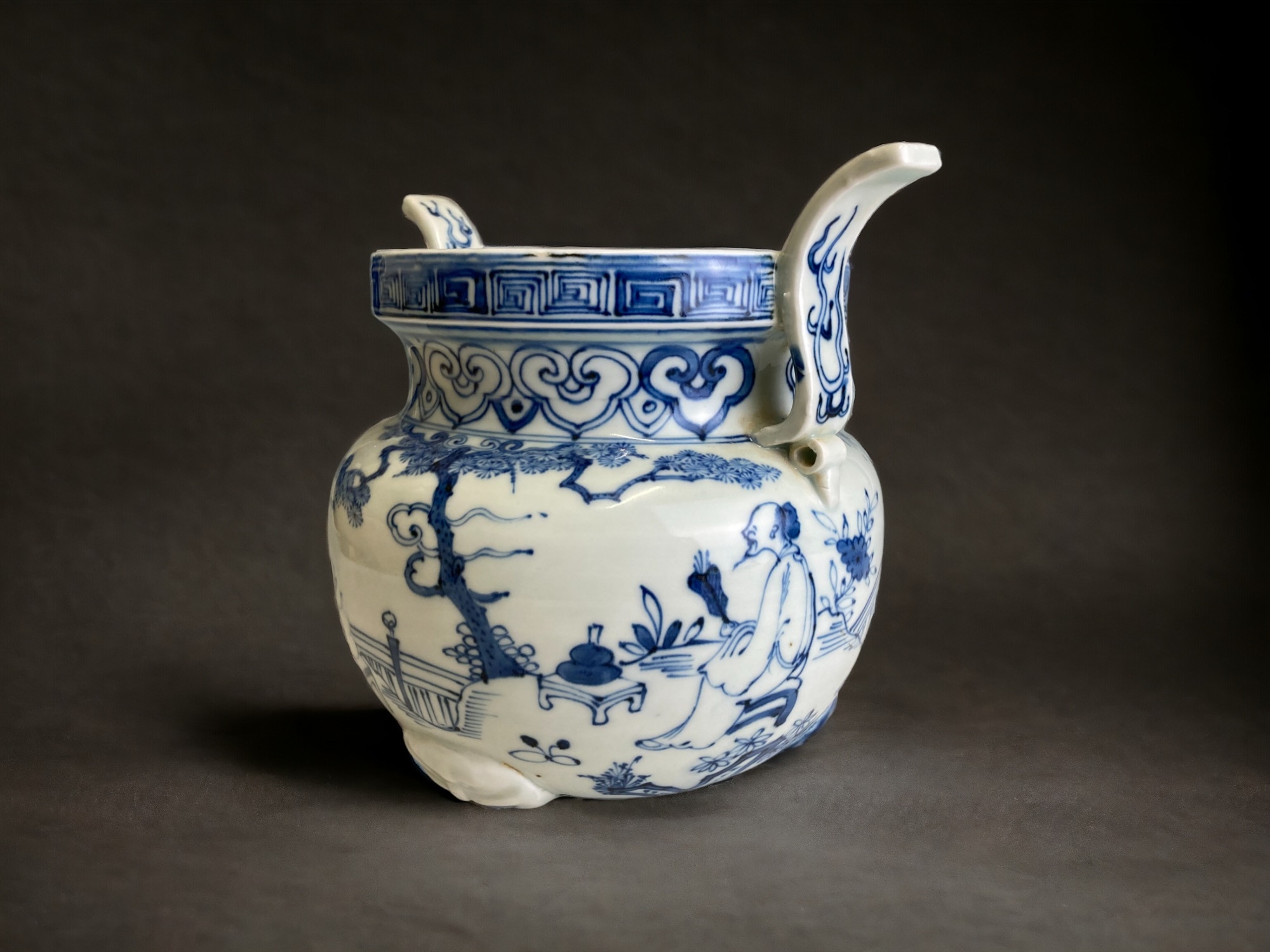 A rare Chinese porcelain censer. Ming dynasty. Decorated with three immortals. Wanli marks. - Image 2 of 6