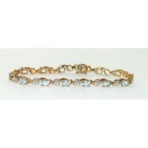 9ct gold ladies Topaz and Diamond bracelet 7.6g