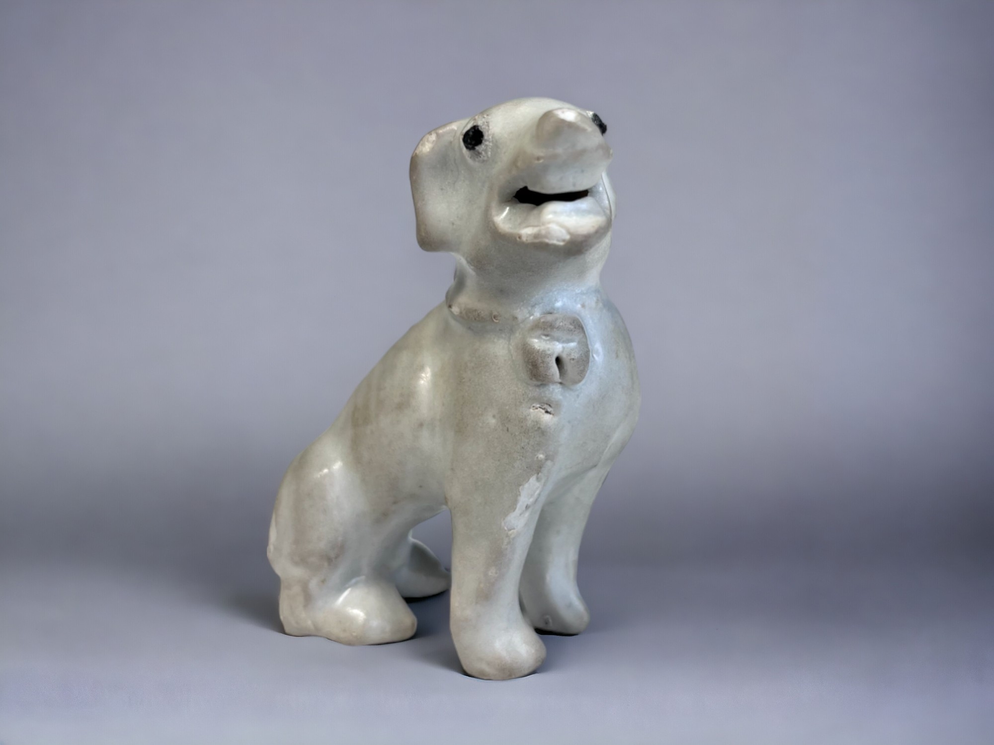 A PAIR OF CHINESE DEHUA PORCELAIN DOGS. Qing dynasty, Kangxi period (1662-1722) Modelled as seated - Image 2 of 5