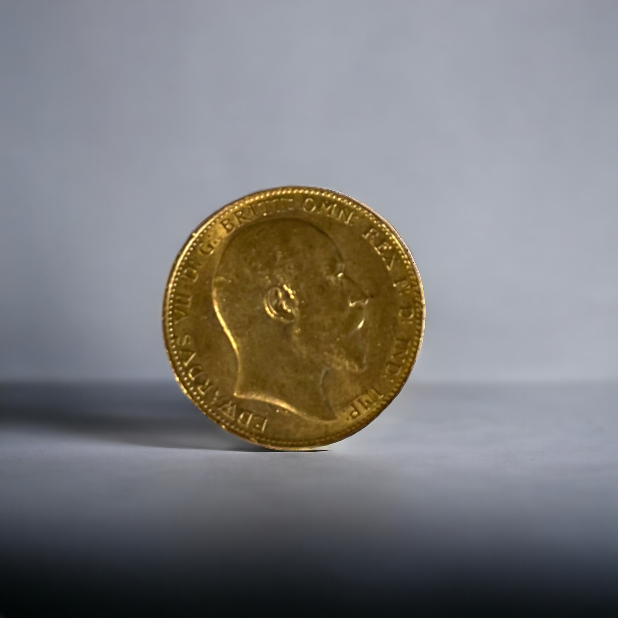 A 1910 GOLD SOVEREIGN. Diameter - 22mm Weight - 7.98g - Image 2 of 2