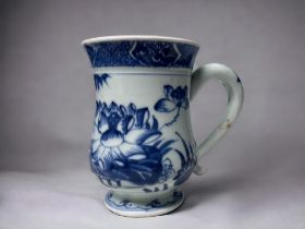 AN 18th CENTURY CHINESE PORCELAIN TANKARD. Of bell form, blue & white painted with various