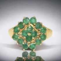 A ladies 9ct Gold and Emerald Cluster Ring. Size P. Stamped '375'.