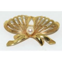 9ct gold Ribbon shape and pearl brooch 4.5g