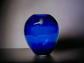 A WHITEFRIARS CASED OPTICAL RIBBED VASE. Circa 1966, #9585 Height - 14CM