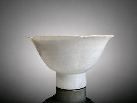 A lobed Chinese fine porcelain Tianbai stem cup. Ming Dynasty. Transparent white glaze. Height - 6.