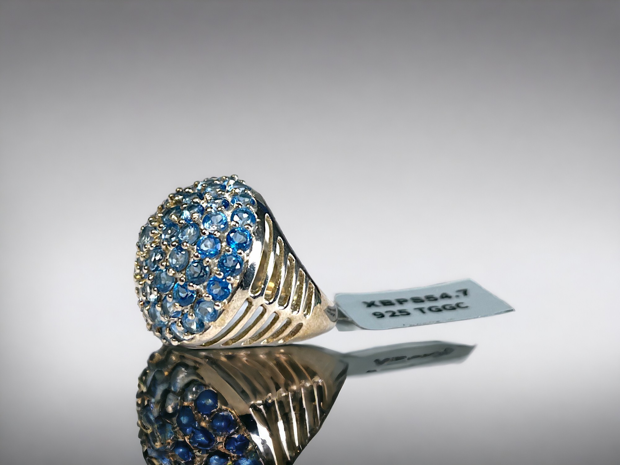 A ladies Cerulean Topaz sterling silver ring. Set with 8.54 cts of topaz. Ltd edition of 98 pcs. - Image 2 of 3