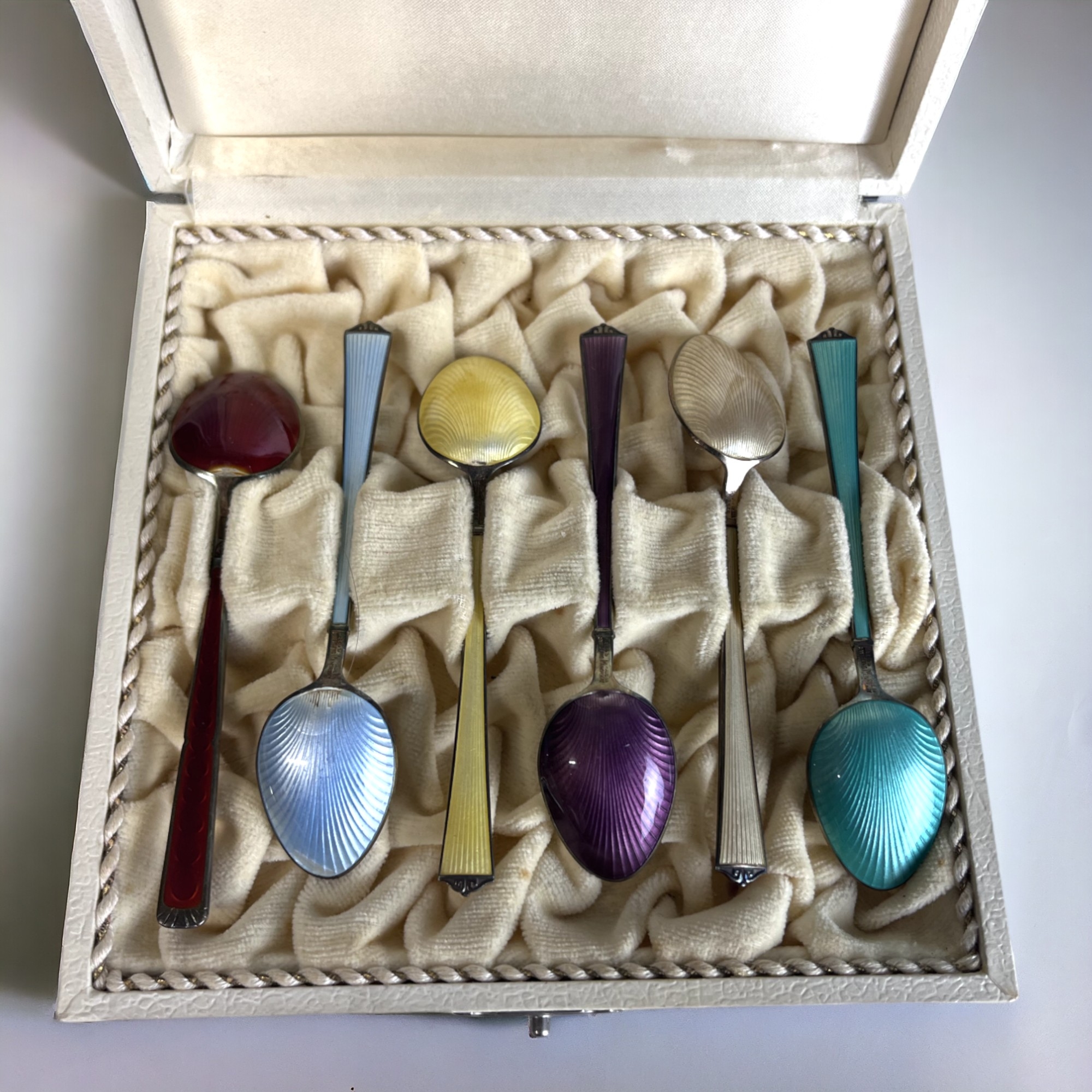 A SET OF FIVE MAGNUS AASE (NORWAY) SILVER ENAMEL SPOONS. Married with a Tostrup box and one - Image 3 of 5