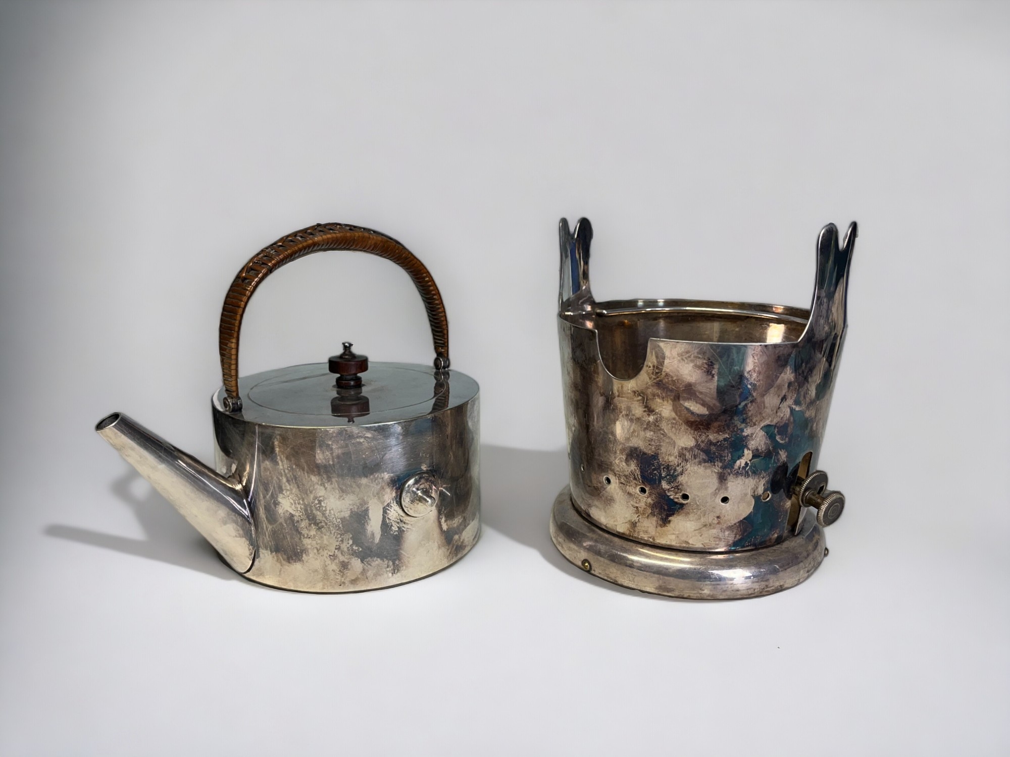 A VICTORIAN ELECTROPLATE KETTLE WITH WARMER. By Stephenson & son. Christopher Dresser style - Image 3 of 7