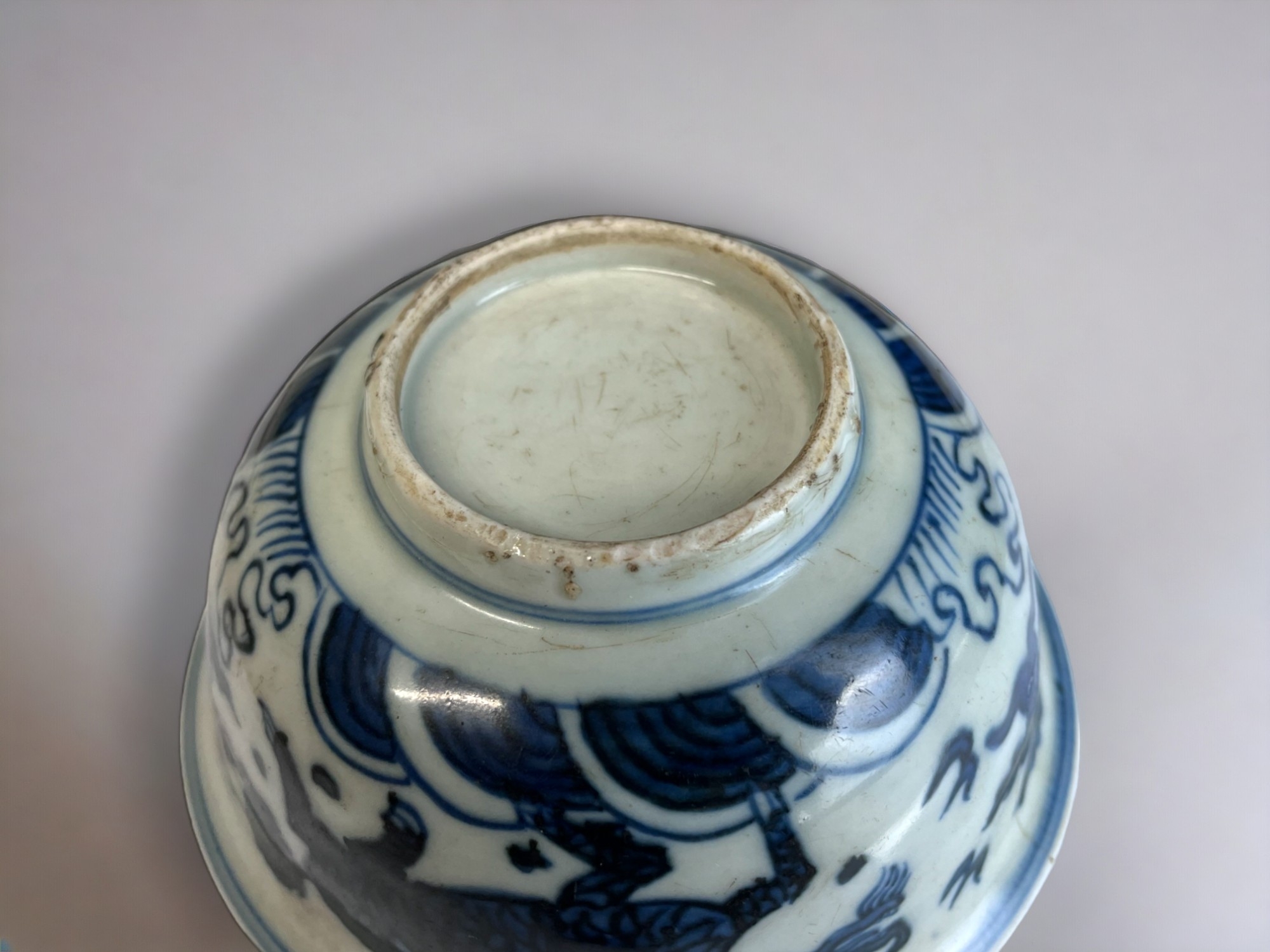 A CHINESE BLUE & WHITE PORCELAIN BOWL. Painted in the Kangxi style, depicting mythical Horse, - Image 5 of 5