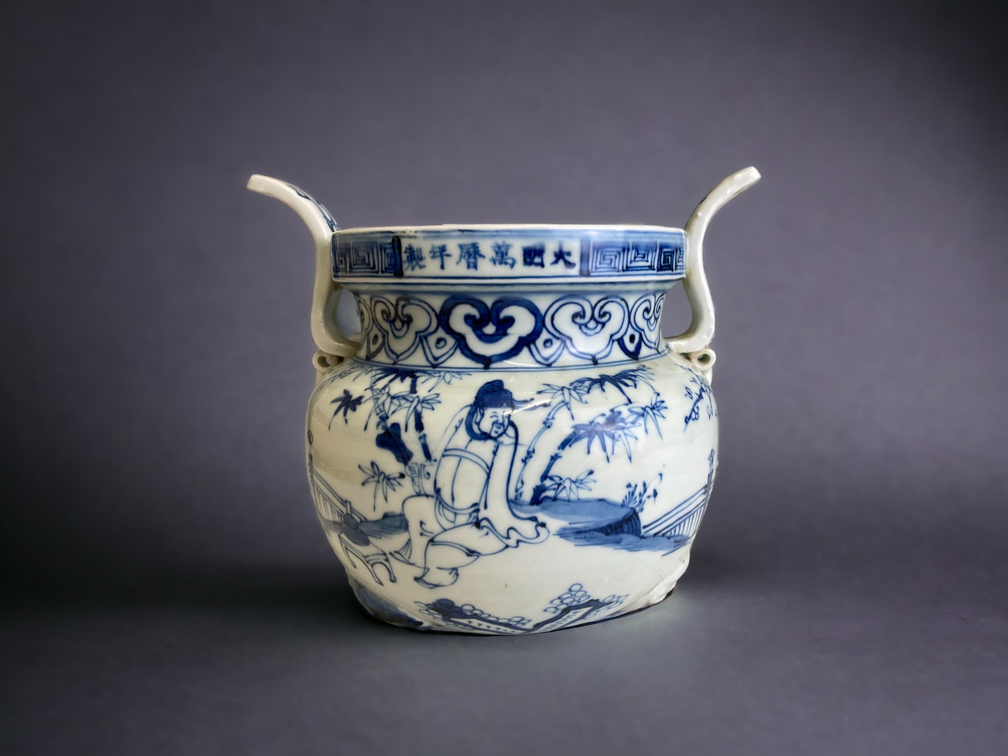 A rare Chinese porcelain censer. Ming dynasty. Decorated with three immortals. Wanli marks. - Image 3 of 6