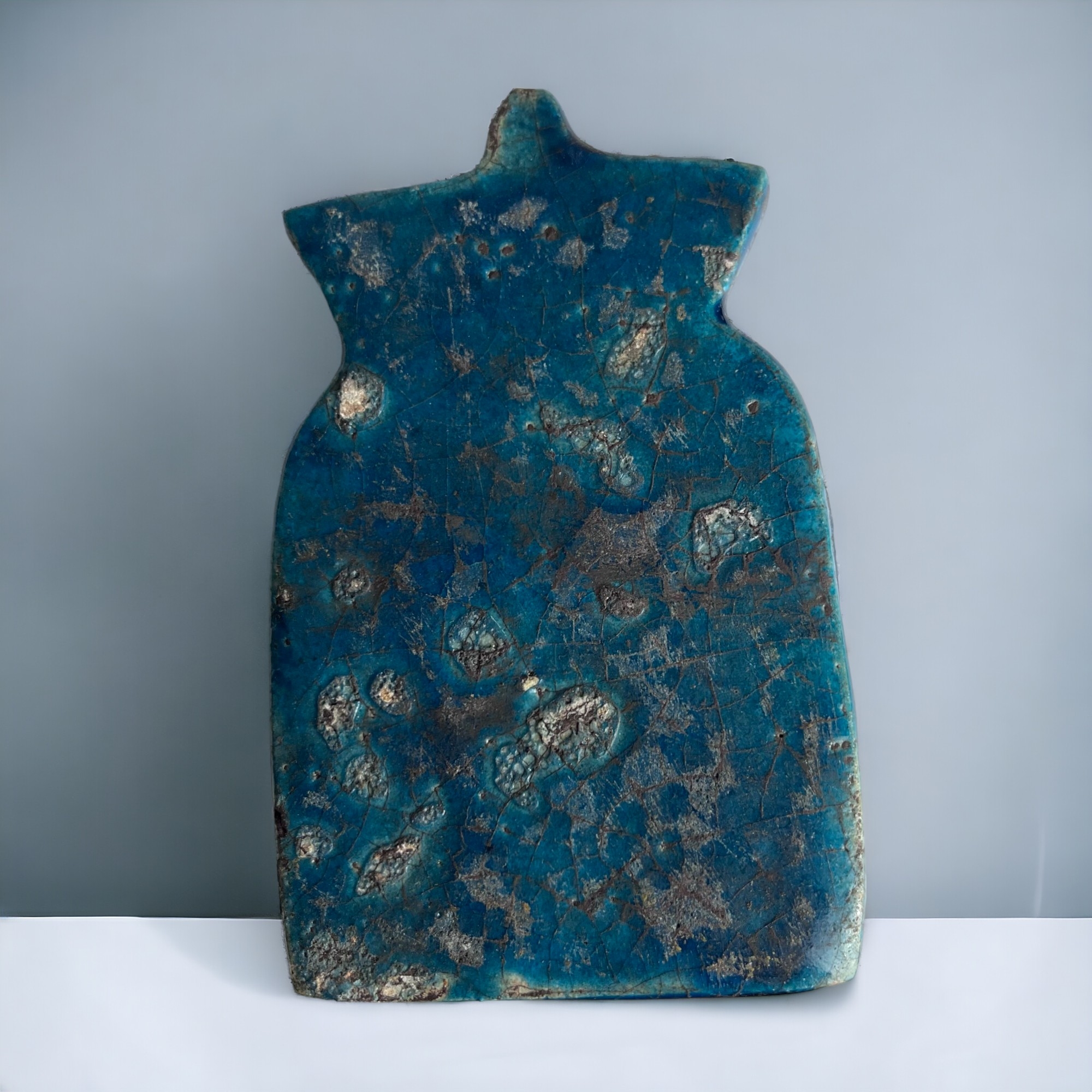 AN EGYPTIAN TURQUOISE GLAZE FAIENCE 'PHAROAH' BUST / AMULET. Possibly Ptolemaic Kingdom. - Image 4 of 4