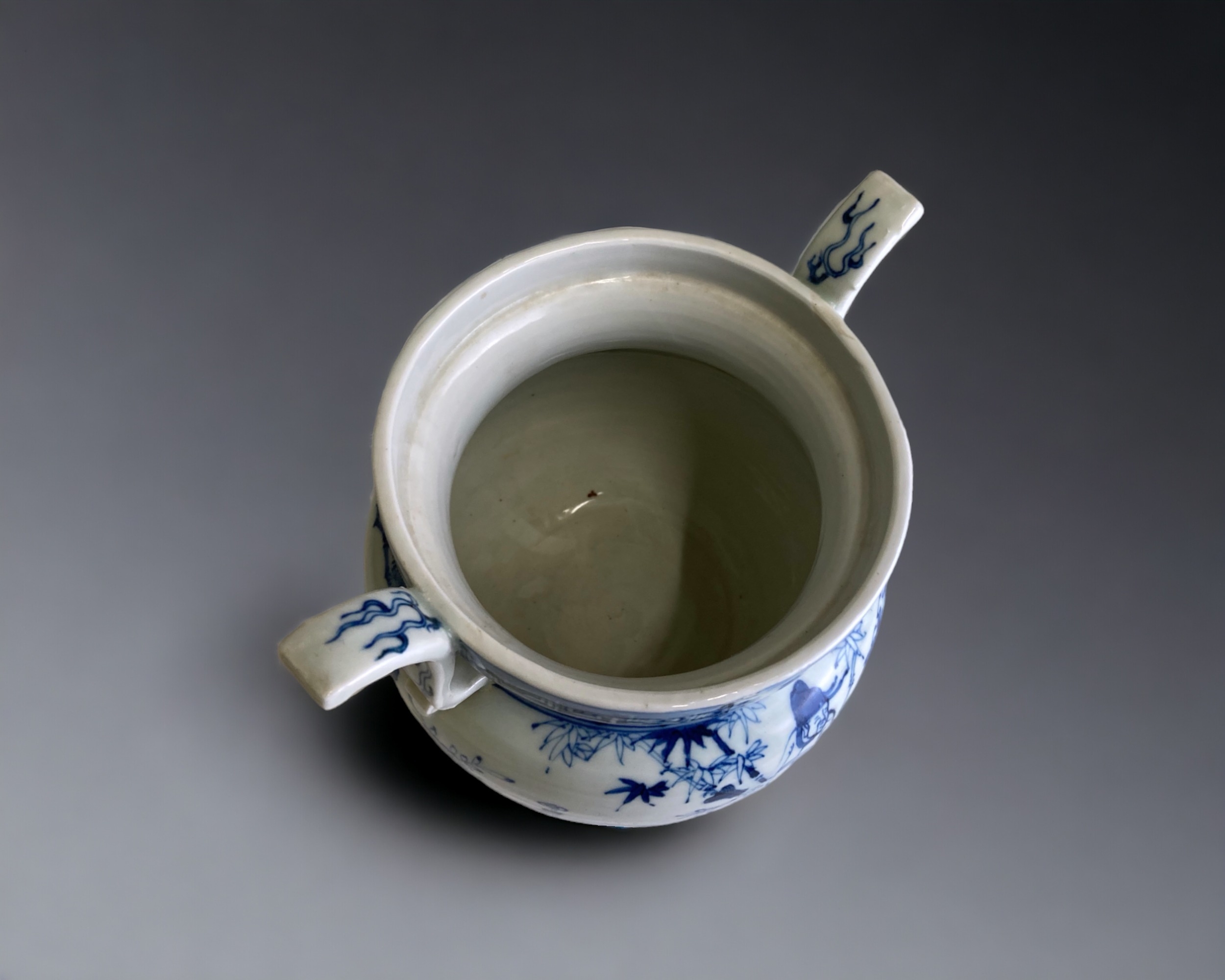 A rare Chinese porcelain censer. Ming dynasty. Decorated with three immortals. Wanli marks. - Image 5 of 6