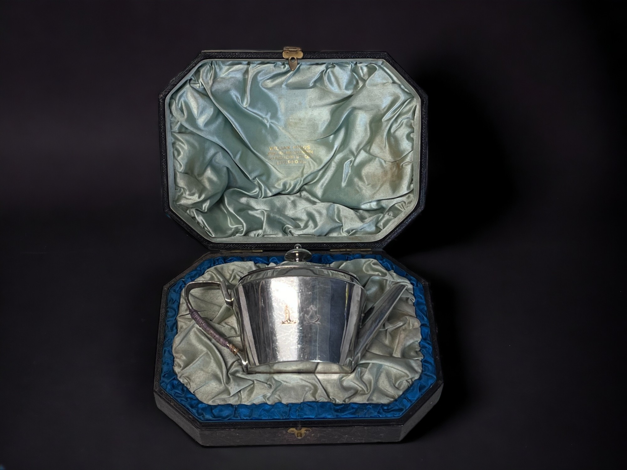 A VICTORIAN BOXED SILVER PLATE TRAVEL / PICNIC TEA SET. By Richard Hodd & Son. The design is very