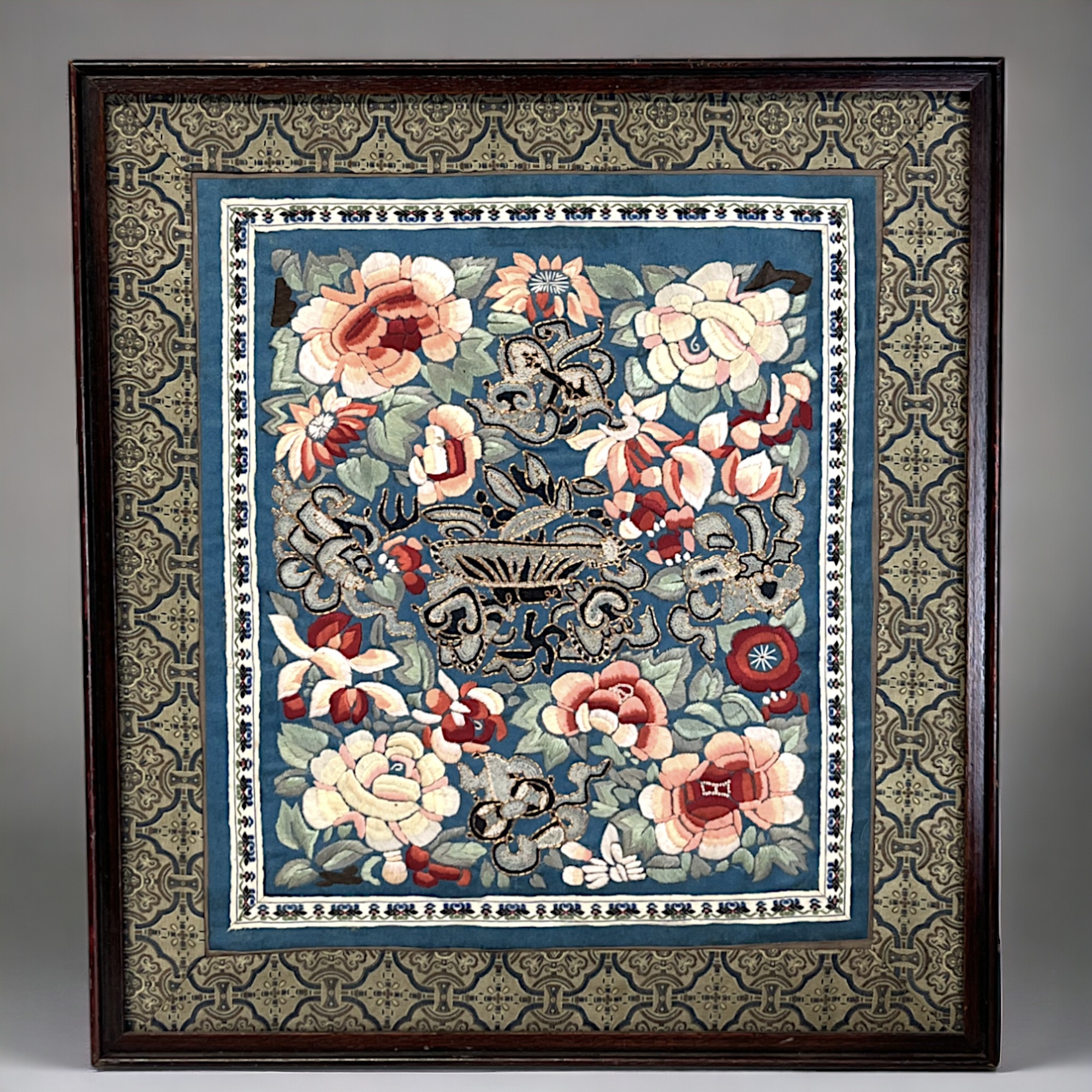 A Chinese silk embroidered panel. 20th century. 40x 36cm