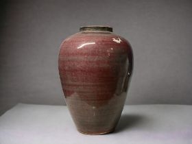 A large 18th-century Chinese Sang-de-Beouf porcelain temple jar / vase. Qing dynasty. Ox-blood and