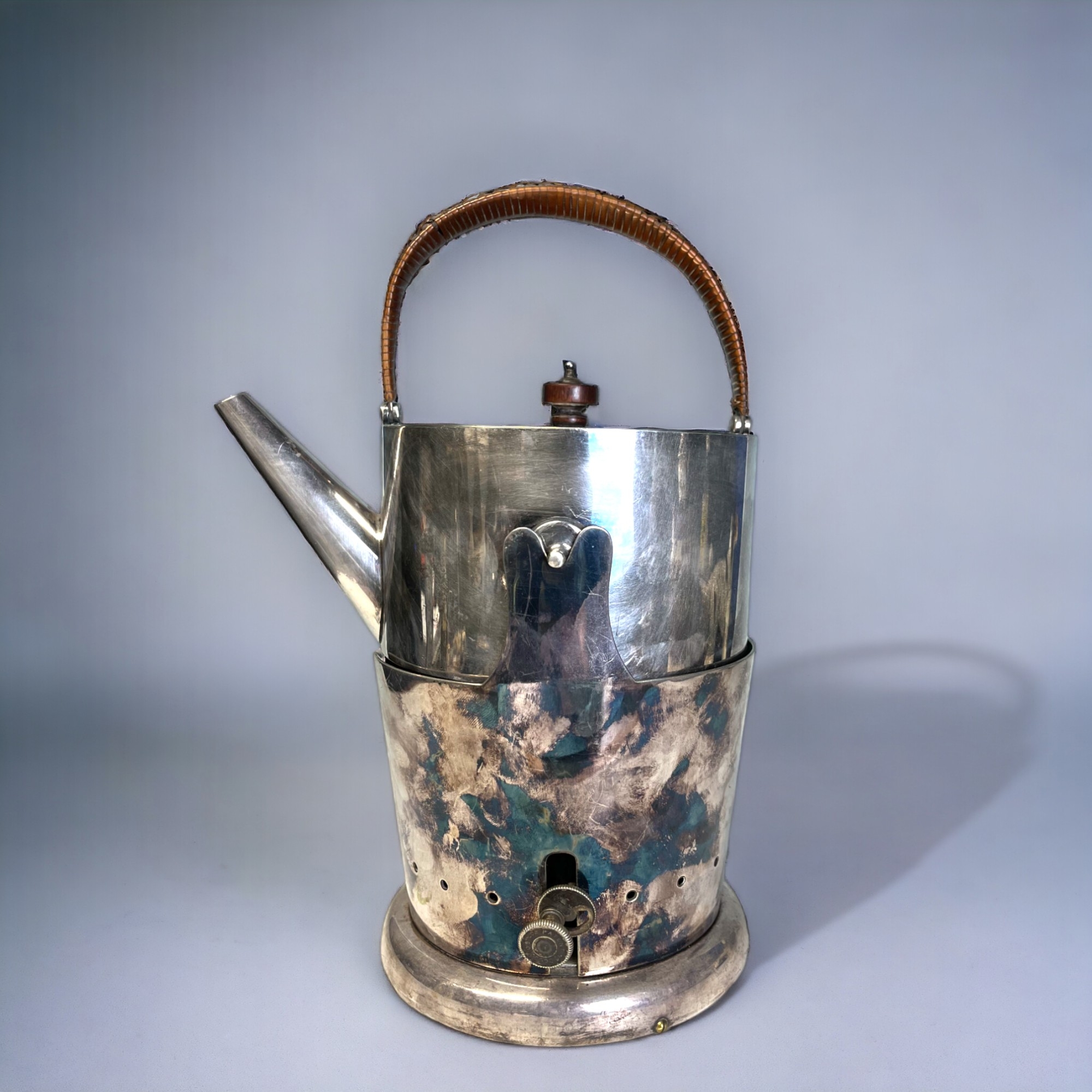A VICTORIAN ELECTROPLATE KETTLE WITH WARMER. By Stephenson & son. Christopher Dresser style - Image 2 of 7