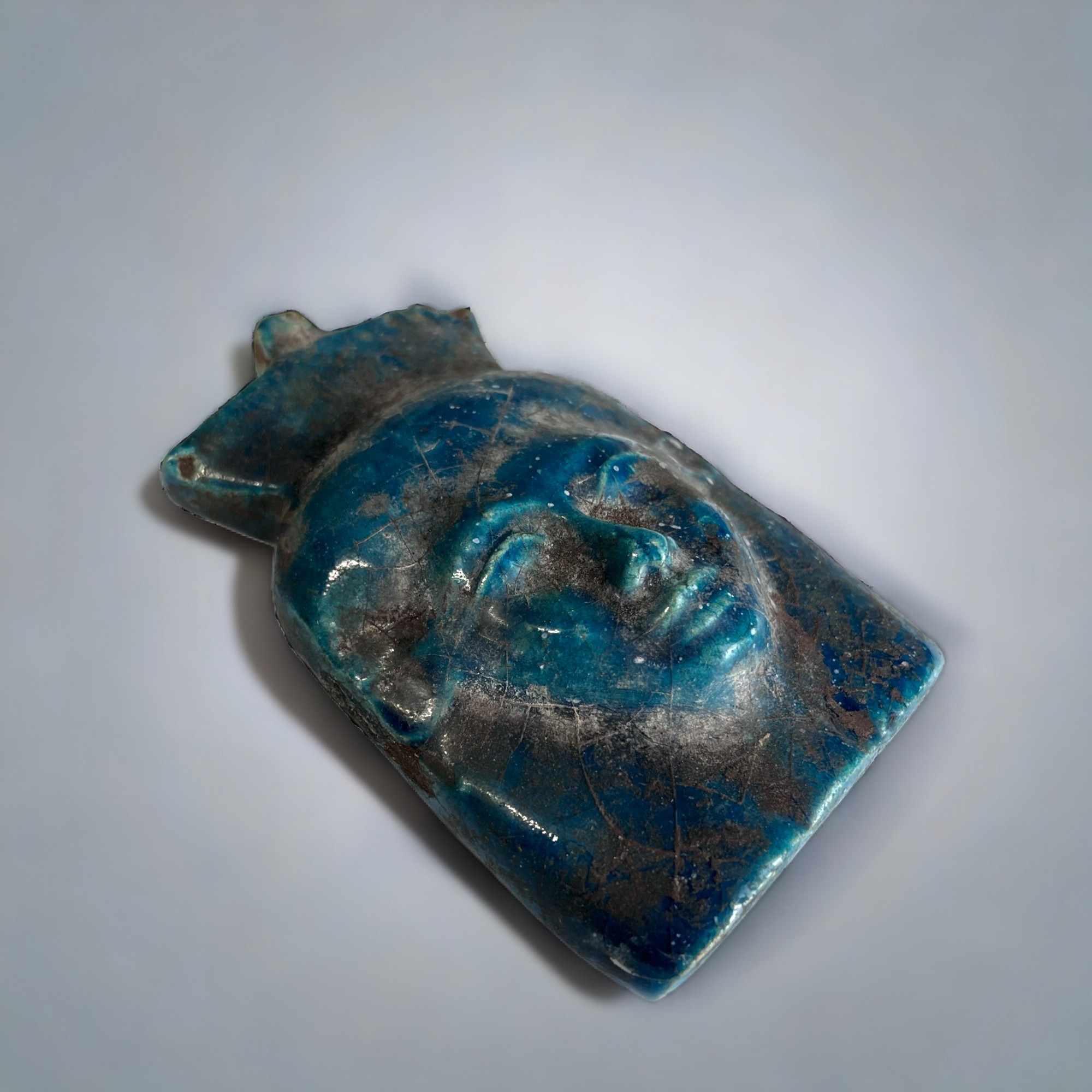 AN EGYPTIAN TURQUOISE GLAZE FAIENCE 'PHAROAH' BUST / AMULET. Possibly Ptolemaic Kingdom. - Image 2 of 4