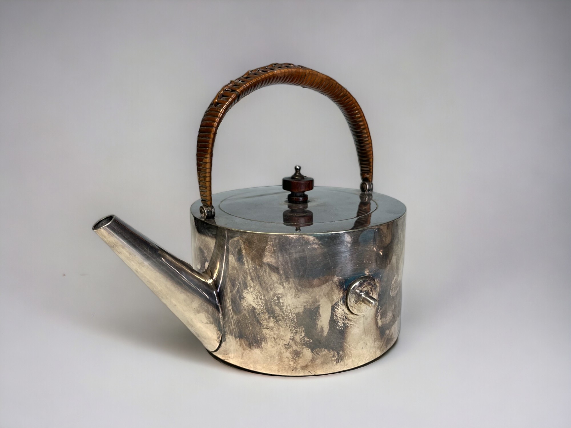 A VICTORIAN ELECTROPLATE KETTLE WITH WARMER. By Stephenson & son. Christopher Dresser style - Image 4 of 7