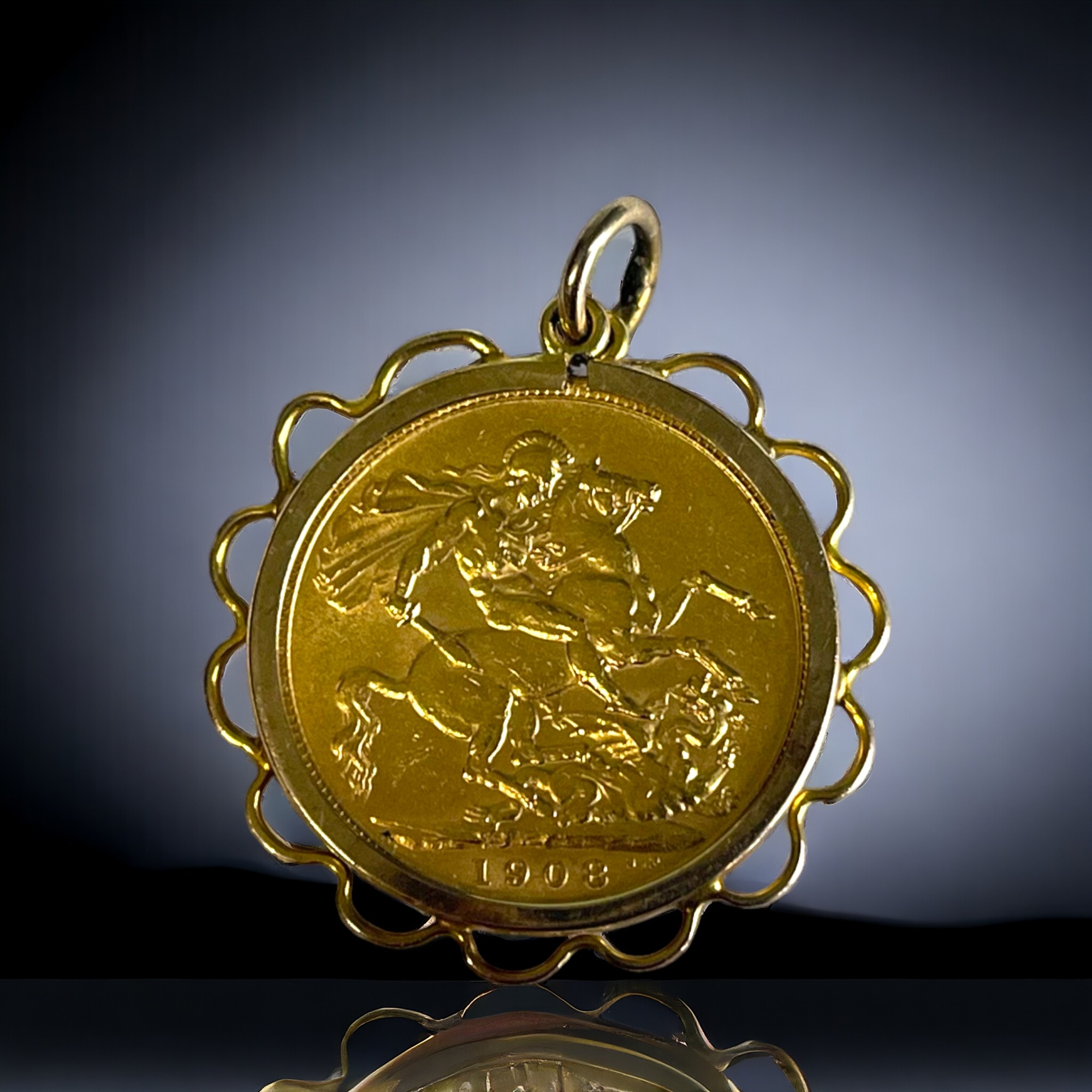 AN EDWARD VII 1908 FULL SOVEREIGN PENDANT. In 9ct Gold pendant mount. weight - 10g 27mm Diameter - Image 2 of 4